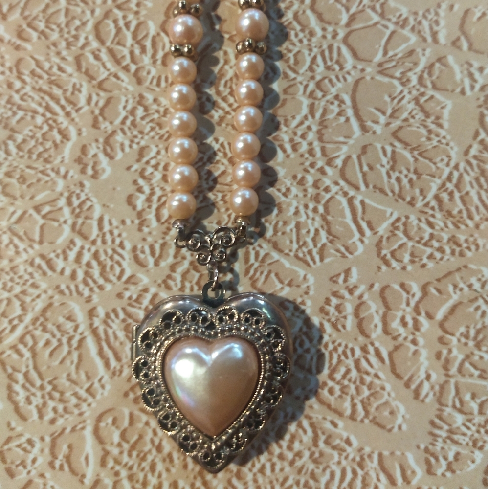 1928 Gold Tone Faux Pearl Locket 2540